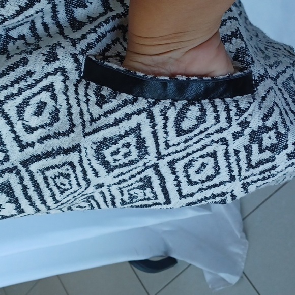 9H15 STCL Black White Knit Cowl Neck long sweater/Sweatshirt Sz L - Picture 3 of 5